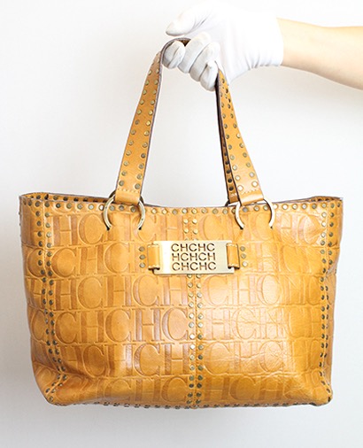 Bolso al hombro, vista frontal